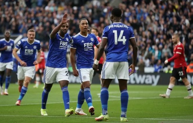					Pemain Leicester Youri Tielemans melakukan selebrasi dengan rekan setimnya usai cetak gol lawan Manchester United di pertandingan Liga Premier Inggris di King Power Stadium, Leicester, Inggris pada 16 Oktober. ANTARA/Reuters/CARL RECINE