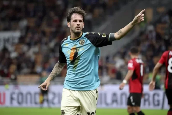 					Foto arsip - Pemain Venezia FC Mattia Aramu ketika bertanding melawan AC Milan di Stadio Giuseppe Meazza, Milan, pada 22 September 2021. (Giuseppe Cottini via Reuters Con/Giuseppe Cottini)