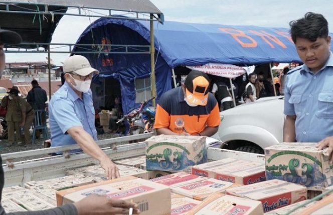 					Penanganan Bencana di Walmas, PDAM Luwu Serahkan Bantuan Sembako dan Air Bersih