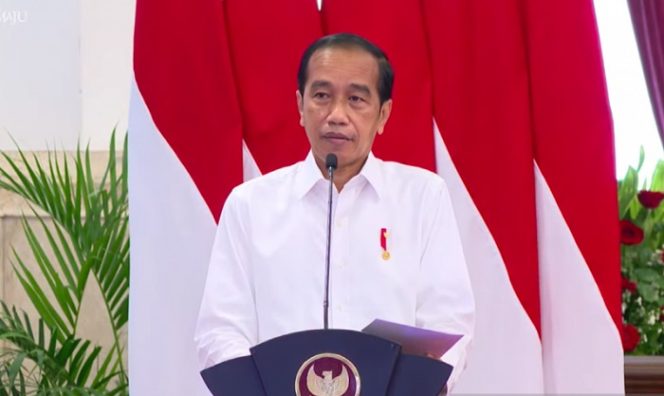 					Tangkapan Layar - Presiden Jokowi memberi pengarahan kepada peserta Program PPRA LXII dan PPSA XXIII 2021 Lembaga Ketahanan Nasional di Istana Negara, Jakarta, Rabu (12/10). (ANTARA/Indra Arief)