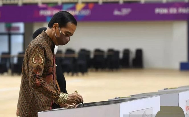 					Presiden Joko Widodo meresmikan tujuh arena pertandingan yang akan digunakan dalam perhelatan Pekan Olahraga Nasional (PON) XX Papua Tahun 2021, peresmian yang ditandai dengan penandatanganan prasasti yang digelar di Istora Papua Bangkit, Kabupaten Jayapura, Sabtu (2/10/2021). ANTARA/HO-Biro Pers Setpres/Laily Rachev/am.