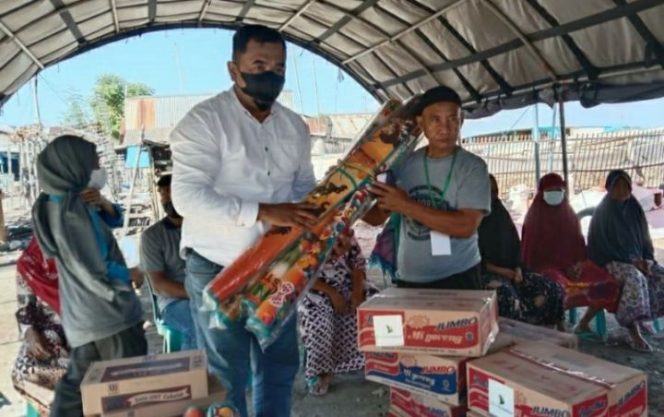 					Bank Sulselbar Cabang Takalar Salurkan Bantuan Untuk Korban Kebakaran