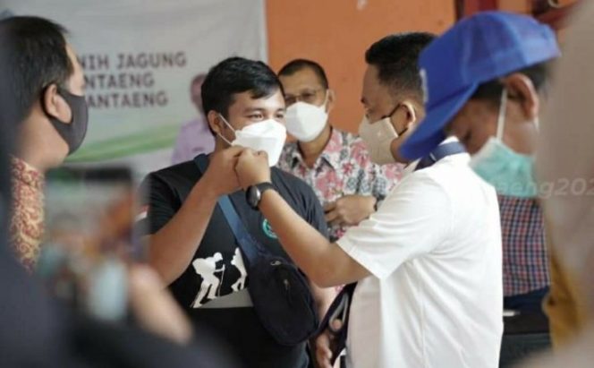 					Ilham Azikin Sebar 95 Ton Benih Jagung Berkualitas ke Petani Bantaeng