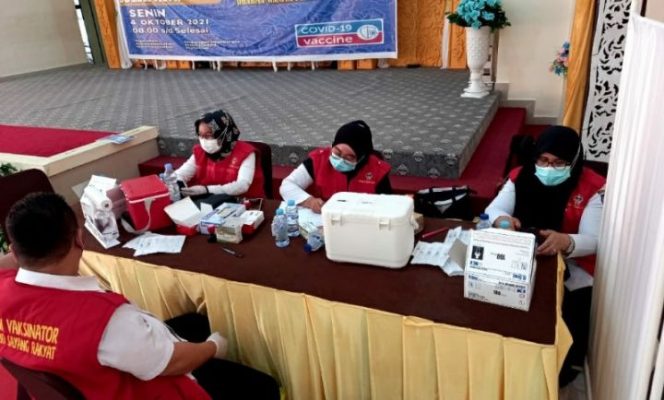 					Patuhi Protokol Kesehatan, TP PKK, DPW dan Dekranasda Sulsel Gelar Vaksinasi