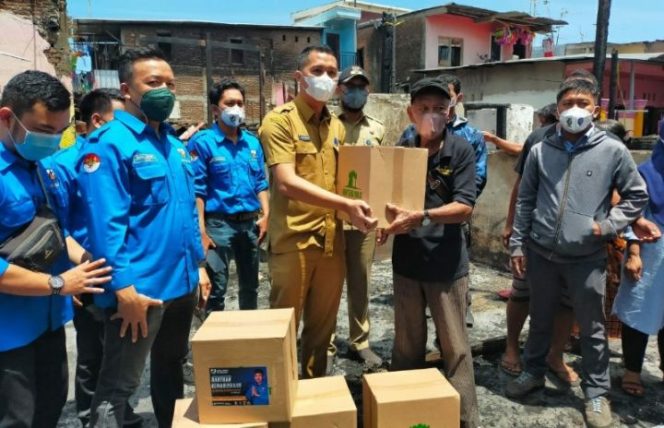 					KNPI dan Dispora Makassar Peduli, Bantu Korban Kebakaran Rappocini