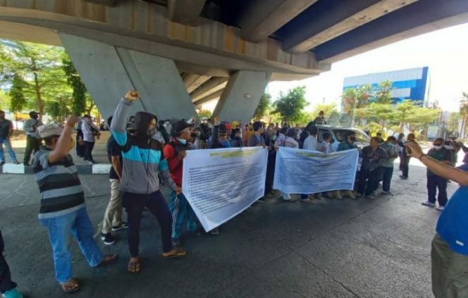 					Warga Tolak Biaya Ganti Rugi Lahan KA; Tidak Merata Hingga Sebut Intimidasi Aparat