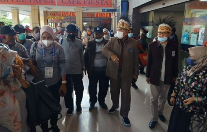 					Tiba di Bandara Internasional Sentani Jayapura, Abdul Hayat Disambut KKDB