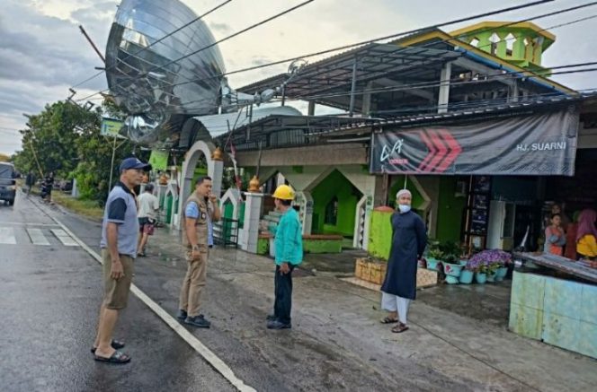 					Plt Gubernur Sulsel Kirim Bantuan Logistik Bantu Korban Angin Puting Beliung di Pinrang
