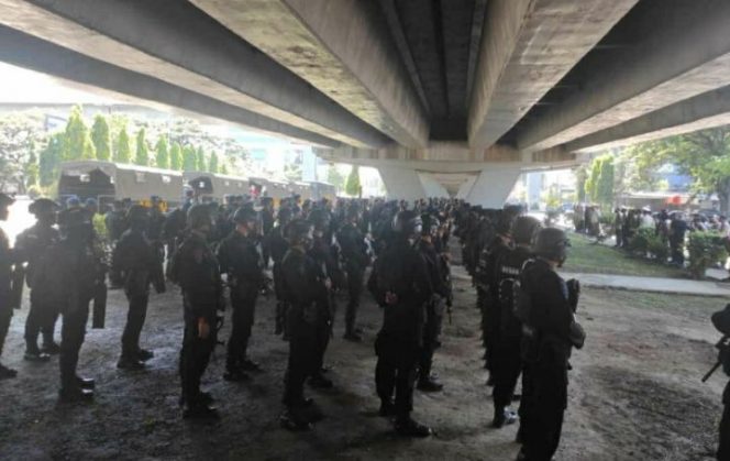 					Tidak Ada Arogansi, Aparat Kawal Ketat Aksi Refleksi Dua Tahun Jokowi-Maruf di Makassar