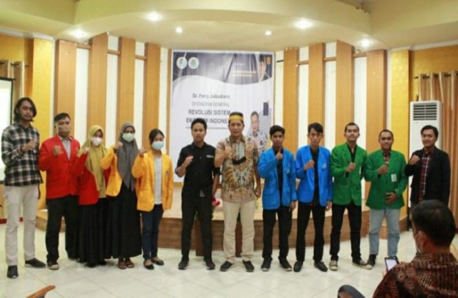 					SEMA UIN – ProDem Sulsel Gelar Stadium General, Kupas Revolusi Sistem Ekonomi Indonesia