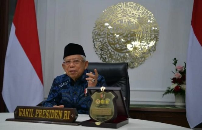 					Wakil Presiden Ma'ruf Amin menyampaikan pidato kunci pada seminar Sekolah Staf dan Pimpinan Tinggi Polri Dikreg ke-30 dan Sekolah Staf dan Pimpinan Menengah Polri Dikreg ke-61 melalui konferensi video dari Jakarta, Rabu (6/10/2021). ANTARA/HO-Setwapres