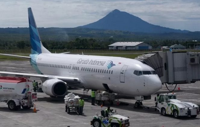 					Ilustrasi - Pekerja menurunkan muatan kargo dari pesawat Garuda Indonesia dengan nomor penerbangan GA 143. ANTARA FOTO/Ampelsa/aww.