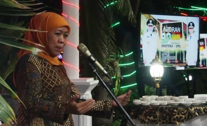 					Foto Arsip - Gubernur Jatim Khofifah Indar Parawansa saat menyampaikan paparan di 99 hari pertama kerjanya. (ANTARA/Hanif Nashrullah)