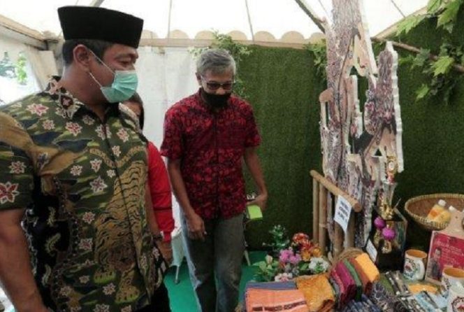 					Walikota Semarang Hendrar Prihadi berharap dengan Festival Pasar Sehat bisa membangkitkan pelaku UMKM. ()