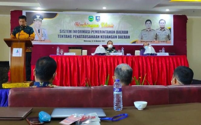 					Plt Kepala BKPSDM Kabupaten Luwu, Andi Ahkam Basmin, saat Bimtek Sistem Informasi Pemerintahan Daerah (SIPD) tentang penatausahaan keuangan daerah di Aerotel Smile, Jumat (15/10/2021).