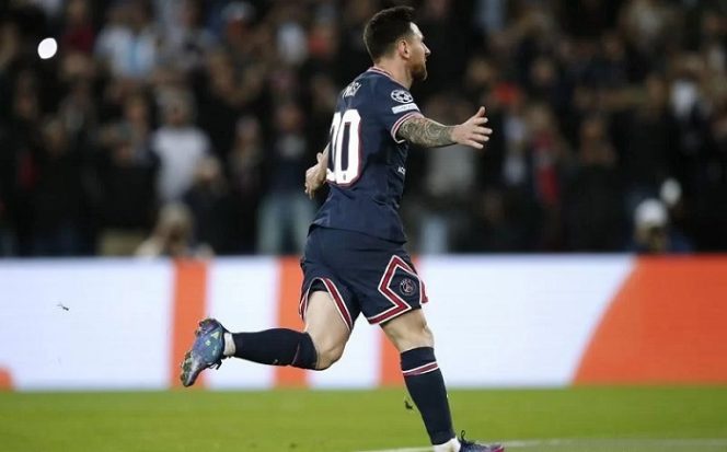 					Megabintang Paris Saint-Germain Lionel Messi melakukan selebrasi seusai mengkonversi tendangan penalti menjadi gol ke gawang RB Leipzig dalam laga lanjutan Grup A Liga Champions di Stadion Parc des Princes, Paris, Prancis, Selasa (19/10/2021) waktu setempat. (ANTARA/REUTERS/Benoit Tessier)