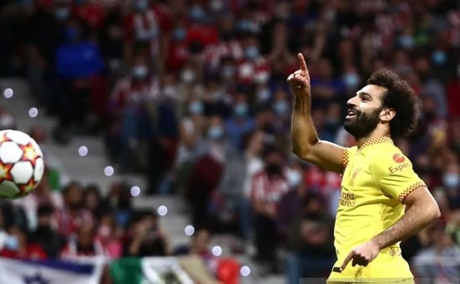 					Penyerang Liverpool Mohamed Salah melakukan selebrasi seusai mengkonversi tendangan penalti ke gawang Atletico Madrid dalam laga lanjutan Grup B Liga Champions di Stadion Wanda Metropolitano, Madrid, Spanyol, Selasa (19/10/2021) waktu setempat. (ANTARA/REUTERS/Sergio Perez)
