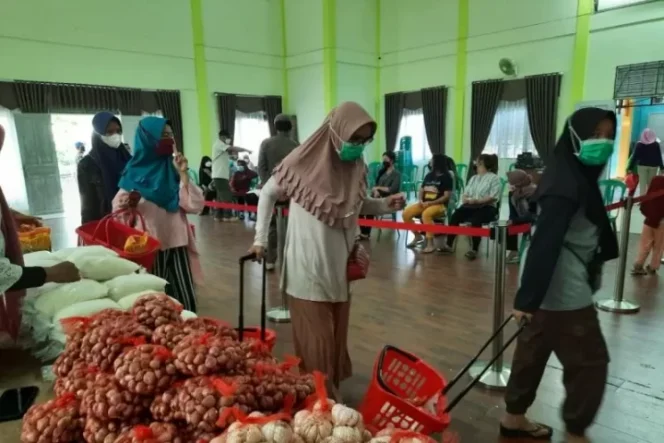 					Badan Ketahanan Pangan Kementerian Pertanian melakukan Gelar Pangan Murah di berbagai wilayah Indonesia. ANTARA/HO-Kementerian Pertanian.