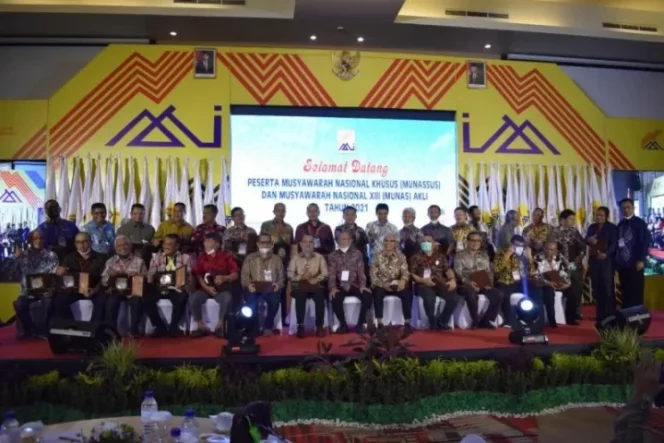 					Para anggota AKLI dari 33 DPD se-Indonesia saat menghadiri Munas XIII AKLI di Mataram, Lombok, NTB pada 24-25 November 2021. ANTARA/HO-AKLI