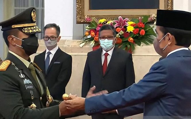 					Tangkapan layar - Presiden Joko Widodo melantik Jenderal TNI Andika Perkasa sebagai Panglima Tentara Nasional Indonesia (TNI) di Istana Negara Jakarta, Rabu (17/11/2021). ANTARA/Youtube Seketariat Presiden/pri.