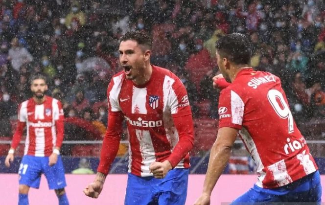 					Jose Gimenez melakukan selebrasi gol kedua Atletico Madrid dalam pertandingan Liga Spanyol lawan Real Betis di Wanda Metropolitano, Madrid, Spanyol pada 31 Oktober 2021. ANTARA/REUTERS/JUAN MEDINA