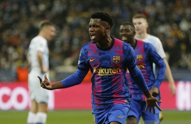 					Selebrasi Ansu Fati usai mencetak gol ke gawang Dynamo Kiev dalam pertandingan Grup E Liga Champions pada 3 November 2021. ANTARA/REUTERS/VALENTYN OGIRENKO