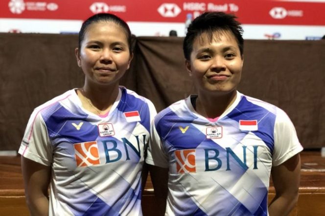 					Greysia Polii/Apriyani Rahayu dalam konferensi pers Indonesia Open 2021 setelah melakoni babak final nomor ganda putri di Nusa Dua, Bali, Minggu. (Antaranews/Roy Rosa Bachtiar)