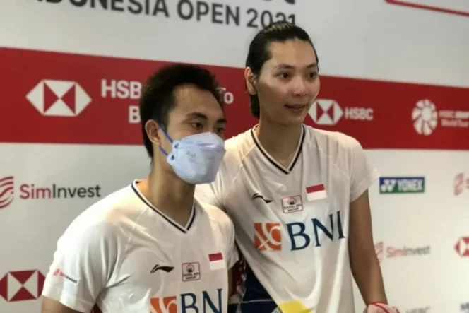					Ganda campuran Hafiz Faizal/Gloria Emanuelle Widjaja terhenti di perempat final Indonesia 2021 Open di Bali, Jumat. (Antaranews/Roy Rosa Bachtiar)
