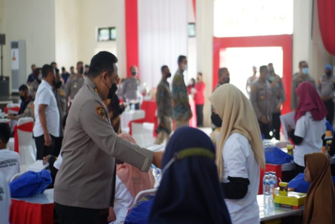 					Pelaksanaan Psikososial kepada anak-anak yang terdampak Covid19 dan Disabilitas di Aula Mappaodang Mapolda Sulsel. (Foto: Dok. BIRO SDM Polda Sulsel). 