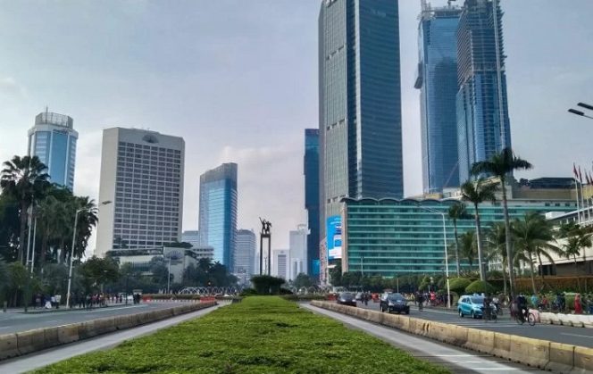 					Dokumentasi - Suasana di kawasan Bundaran HI, Jakarta, Minggu (7/11/2021). ANTARA/Dewa Ketut Sudiarta Wiguna