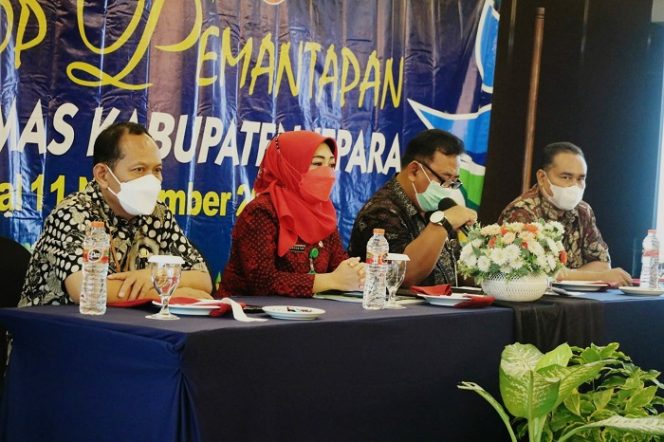 					Asisten Perekonomian dan Pembangunan Setda Jepara Hartaya menargetkan vaksinasi COVID-19 mencapai 70 persen pada akhir tahun 2021.