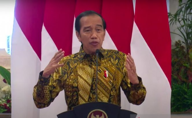 					Tangkapan Layar - Presiden Joko Widodo (Jokowi) dalam seminar Kompas100 CEO Forum disaksikan di Jakarta, Kamis (18/11/2021). (ANTARA/Indra Arief)