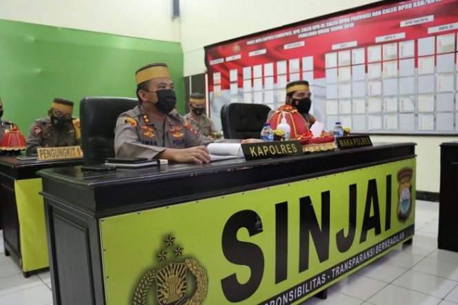 					Kapolres Sinjai AKBP Iwan Irmawan saat memaparkan sejumlah inovasi program pelayanan kepada tim Kemenpan RB, Selasa (30/11/2021).