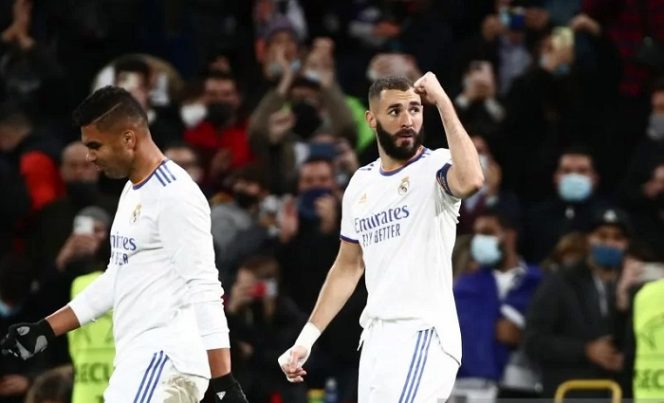 					Selebrasi Karim Benzema setelah mencetak gol kedua Real Madrid dalam pertandingan Grup D Liga Champions lawan Shakhtar Donetsk pada 4 November 2021. ANTARA/REUTERS/SERGIO PEREZ