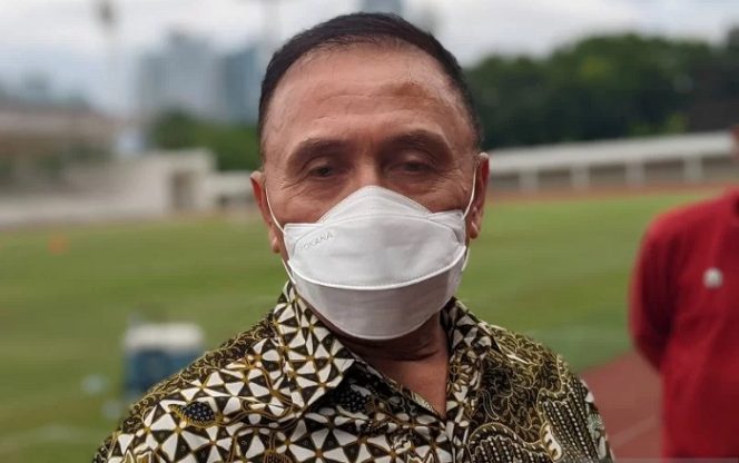 					Ketua Umum PSSI Mochamad Iriawan memberikan keterangan kepada pewarta di Stadion Madya Gelora Bung Karno, Jakarta, Rabu (10/11/2021). ANTARA/Michael Siahaan.