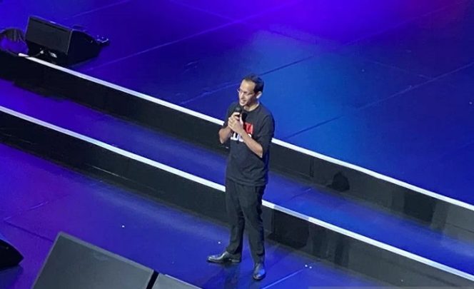 					Menteri Pendidikan Kebudayaan Riset dan Teknologi (Mendikbudristek) Nadiem Anwar Makarim saat berikan kata sambutan dalam acara puncak Hari Guru Nasional 2021 yang diikuti di Jakarta, Kamis (25/11/2021). ANTARA/Hreeloita Dharma Shanti/am.