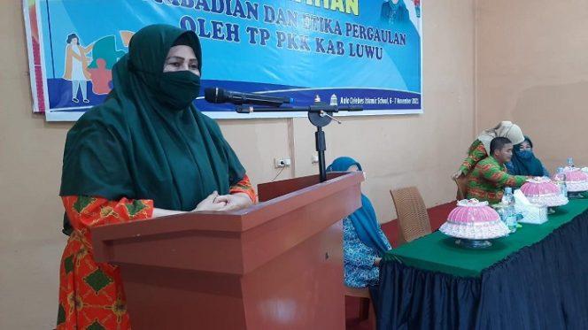 					Ketua TP PKK Kabupaten Luwu, Dr Hj Hayarna Basmin
