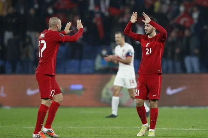 					Pemain Turki Halil Dervisoglu merayakan golnya ketika Turki menang 6-0 atas Gibraltar dalam pertandingan Grup G kualifikasi Piala Dunia 2022 zona Eropa di Basaksehir Fatih Terim Stadium, Istanbul, Turki, 13 November 2021. ANTARA/REUTERS/UMIT BEKTAS.