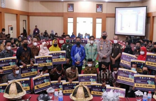 					Peringati Sumpah Pemuda, Ilham Azikin Bantu 23 Petani Millenial Bantaeng