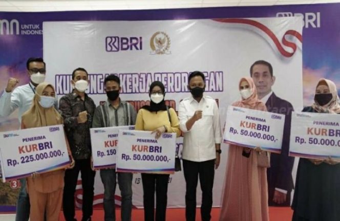 					Di Hadapan Kamrussamad, Ilham Azikin Beber Sering Ngopi dengan Pimpinan Perbankan