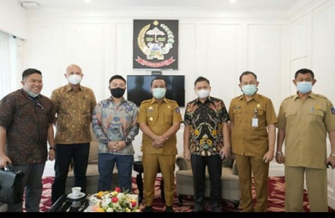 					Calon Investor Jepang Temui Plt Gubernur Sulsel, Siap Bangun PLTS di Sulsel