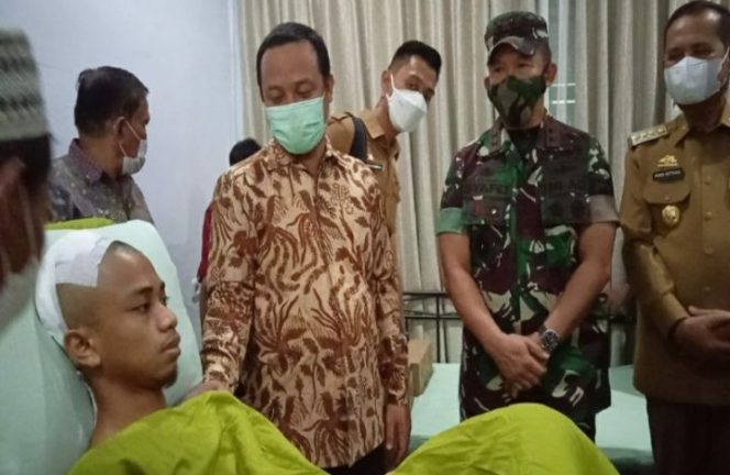 					Jenguk Korban Penyerangan Mahasiswa, Plt Gubernur Sulsel: Memprihatinkan