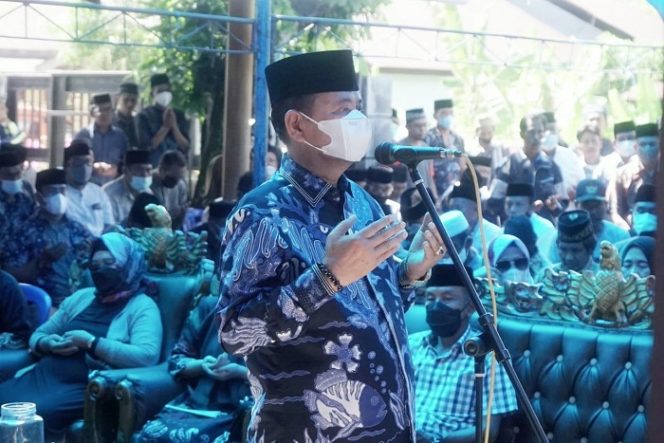 					Bupati Luwu Dr H Basmin Mattayang