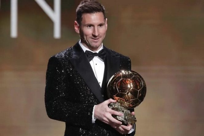 					Pemain Paris St Germain Lionel Messi meraih Ballon d'Or ketujuh kalinya di Theatre du Chatelet, Paris, Prancis, 29 November 2021. (REUTERS/BENOIT TESSIER)