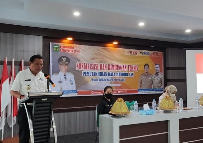 					Sekda Luwu Buka Bimtek Tata Cara Pemuktahiran Data Mandiri Melalui Aplikasi MySAPK