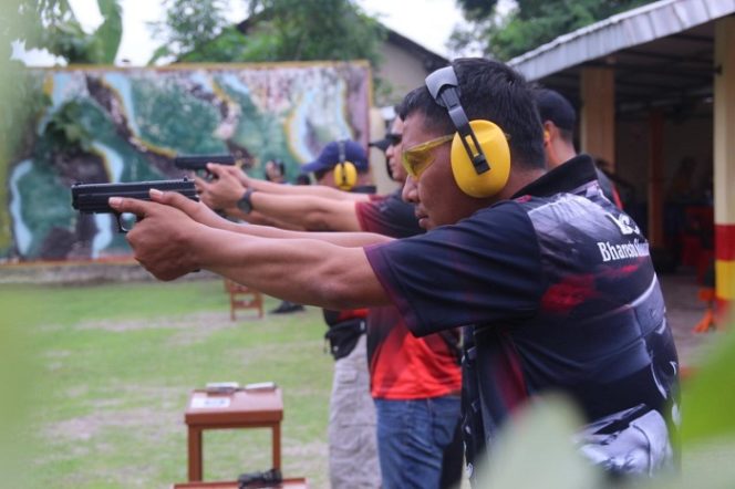 					Kasat Samapta Polres Tulungagung AKP Santoso SH berhasil meraih juara 2 pada kejuaraan menembak dalam rangka HUT Brimob ke-76 tahun 2021.