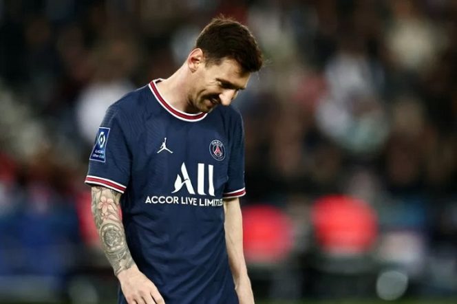 					Pemain PSG Lionel Messi mengalami cedera saat bermain lawan Lille di Ligue 1 pada 30 Oktober 2021. ANTARA/REUTERS/Sarah Meyssonnier