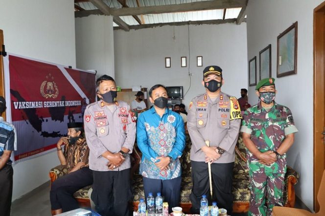 					Polres Sinjai Gelar Vaksinasi Serentak di 9 Kecamatan, Kapolres: Ayo Vaksin!