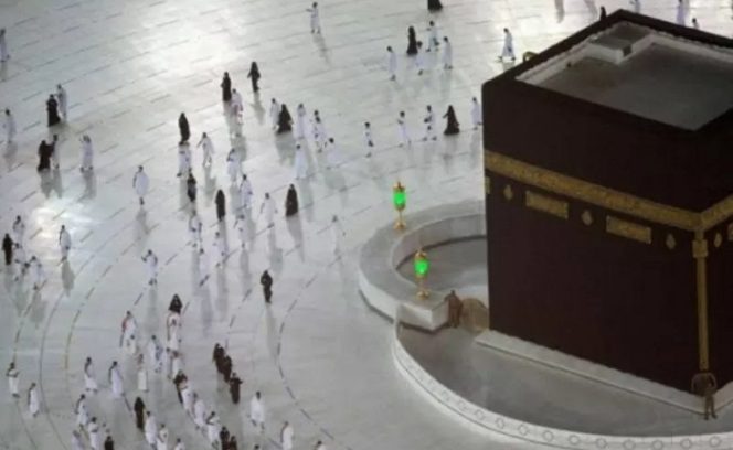 					Masjidil Haram di Kota Makkah, Arab Saudi, kembali menyambut kelompok jamaah umrah di tengah pandemi COVID-19. (ANTARA)