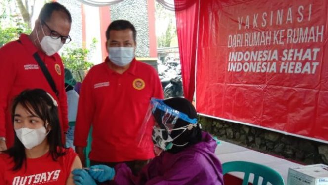 					Badan Intelijen Negara Daerah (Binda) Jateng saat menggelar vaksinasi massal di Kabupaten Temanggung.